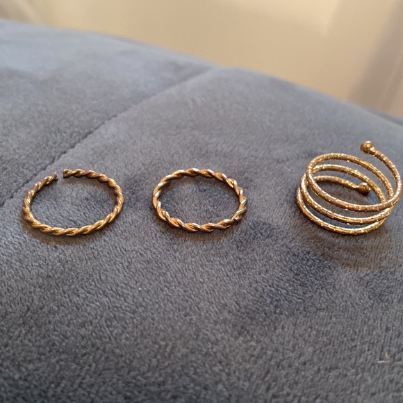 ✨any 4/$5 or all/$14✨Assorted Rings - Picture 3 of 4